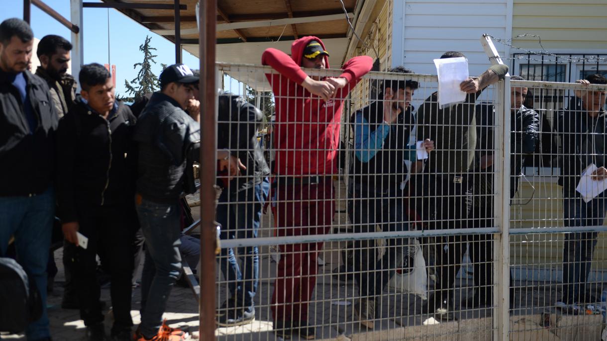 Más familias sirias regresan a su país gracias a las operaciones turcas