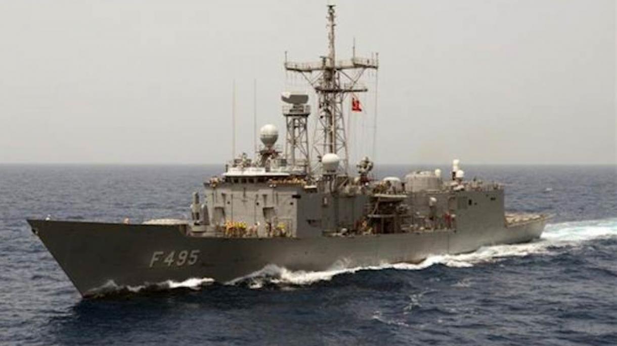 Турската фрегата „TCG Gediz“ го развиори турското знаме и на Северниот поларен круг