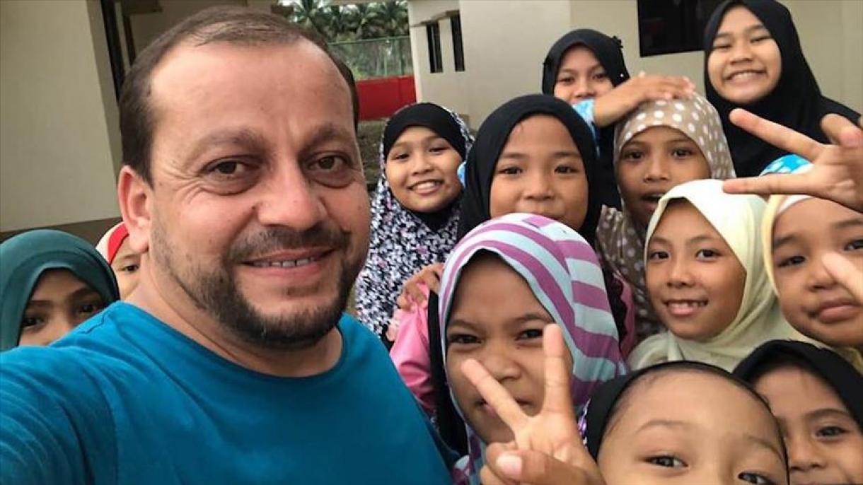 Um turco é conhecido como o pai dos órfãos nas Filipinas