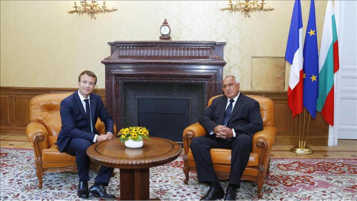 Le président français Macron accuse la Pologne de "se mettre en marge" de l'UE