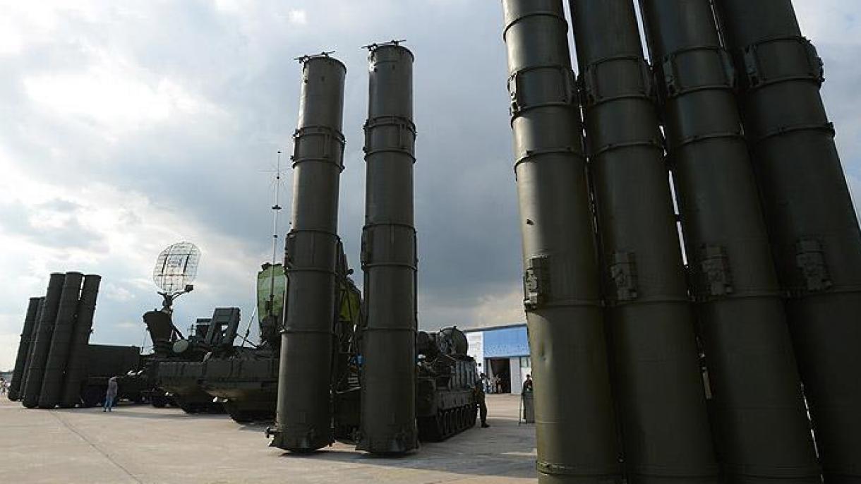 Turquía y Rusia firman acuerdo para el sistema de defensa antimisiles S-400