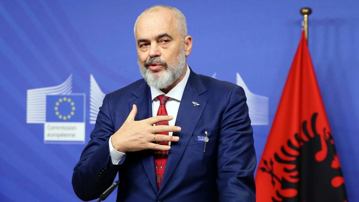 Албанскиот премиер Еди Рама и се заблагодари на Турција за доставената помош по земјотресот