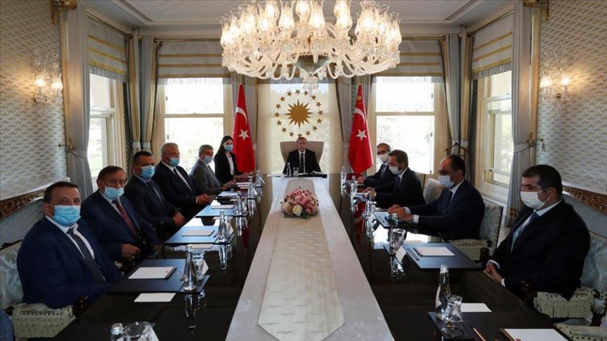 اردوغان در کاخ وحیدالدین دراستانبول اوروسکی وهیئت همراه وی را به حضور پذیرفت