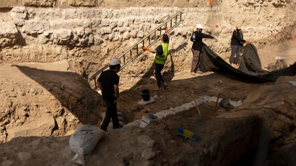 Descobrem em Tel Aviv tecidos púrpura de 3.000 anos da época dos profetas