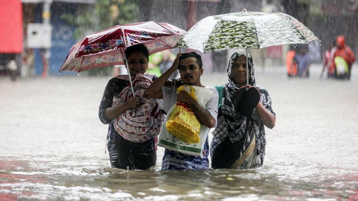 印度中央邦发生洪水 12人死亡