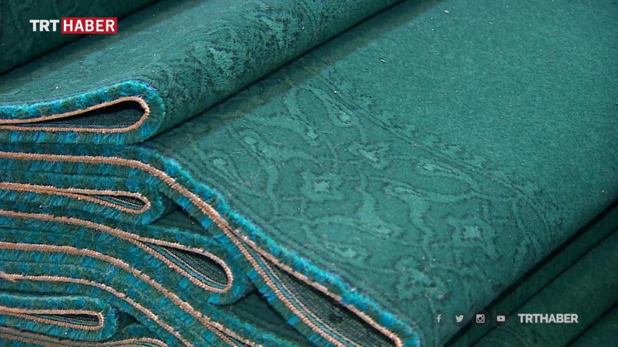 فرش مسجد ایاصوفیه با طرحها و رنگهای معماری عثمانی