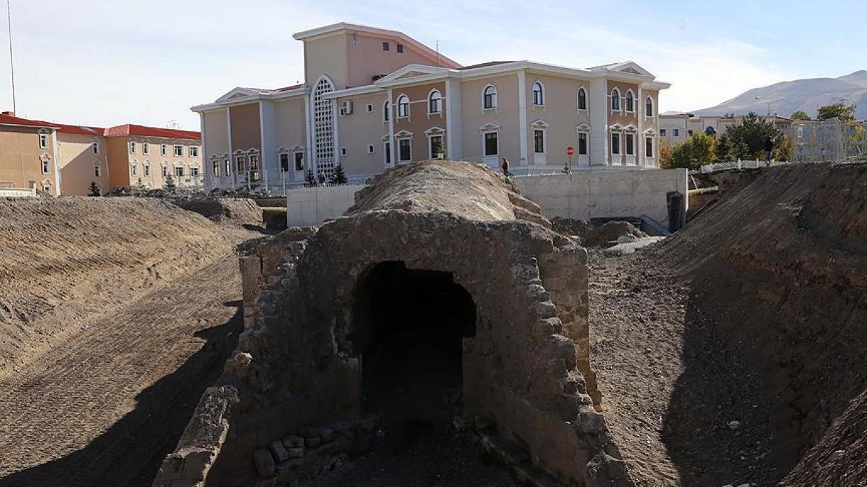 O histórico Portão de Harput em Erzurum