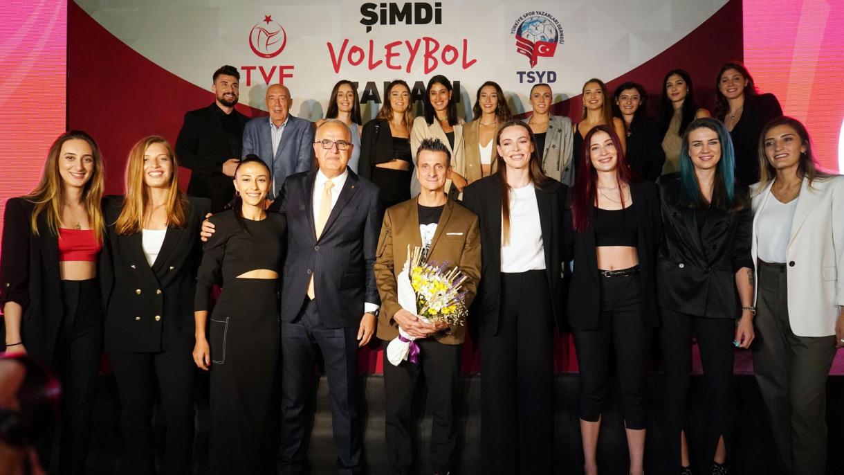 "Ahora, el momento del voleibol" reunió a la selección de voleibol masculino y femenino de Turquía