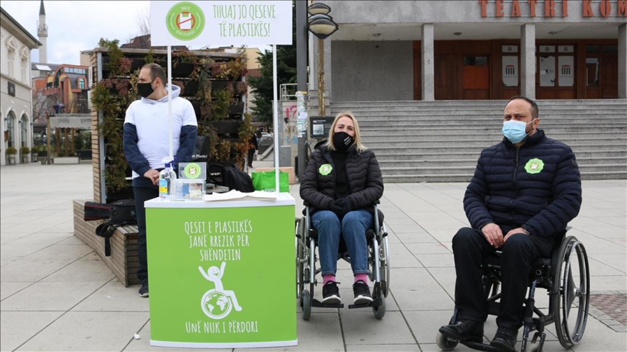 Osobe s ograničenim sposobnostima deo kampanje "Reci ne plastičnim kesama" na Kosovu