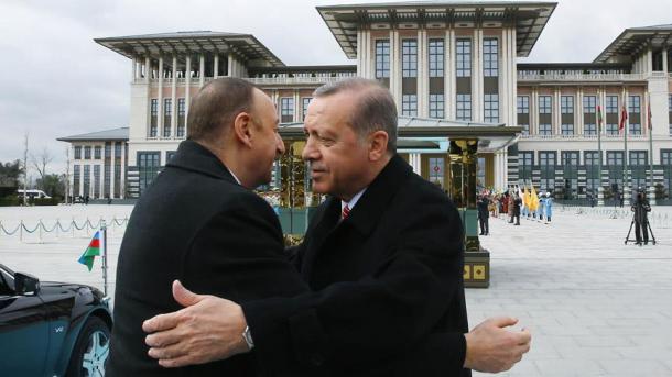 Azǝrbaycan Prezidǝnti İlham Әliyǝv tarixi zirvǝ üçün Ankaradadır
