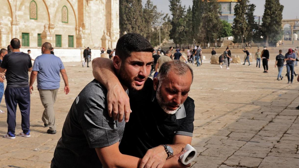 Policía de Israel interviene con balas de goma y gas lacrimógeno contra palestinos en Al Aqsa