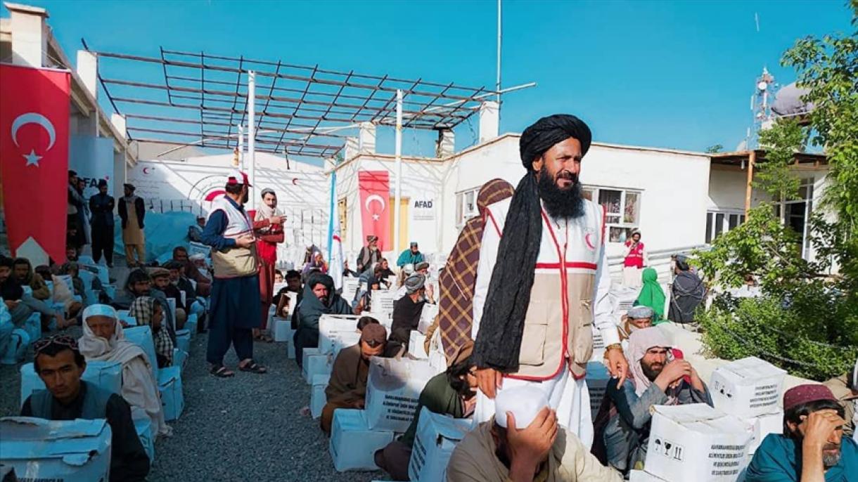تورکیه به توزیع کمک‌های بشردوستانه خویش دربین نیازمندان درمناطق مختلف افغانستان ادامه میدهد
