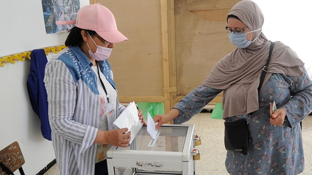 Изборите в Алжир печели