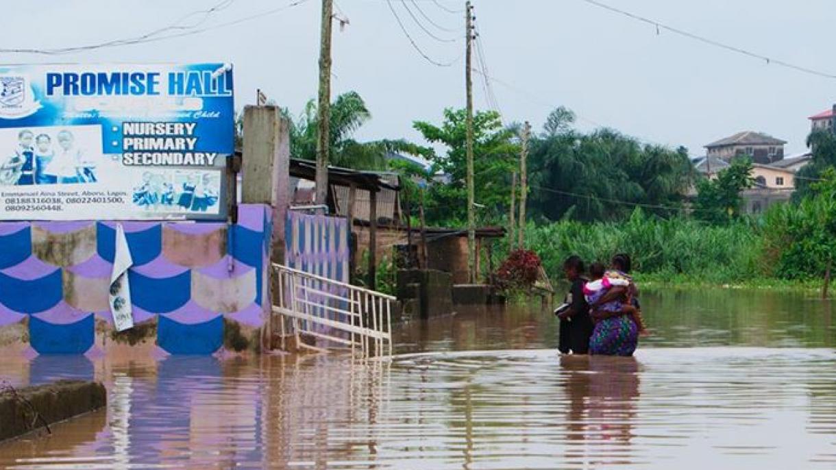 Suman 131 muertos por inundaciones en Nigeria