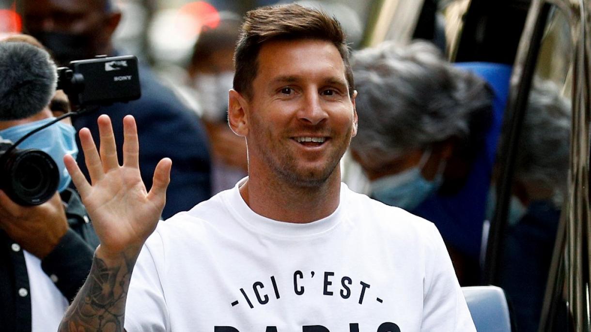 Lionel Messi assina contrato com o PSG até junho de 2023
