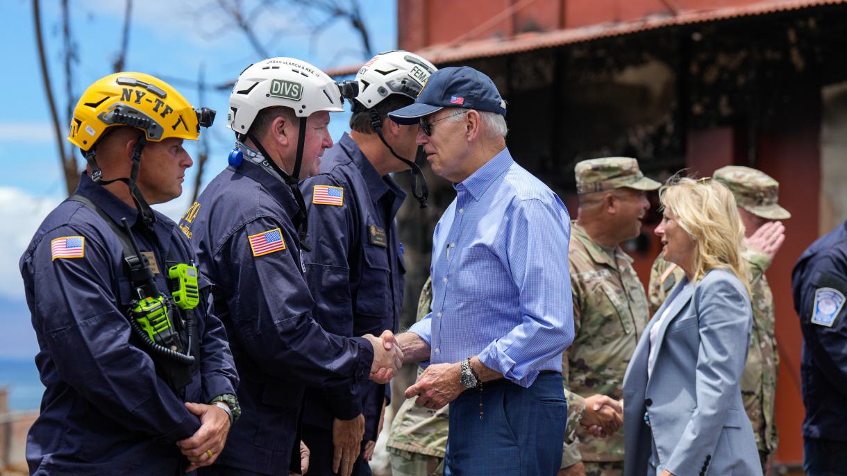 Biden visitou o Havai após os incêndios que mataram 115 pessoas