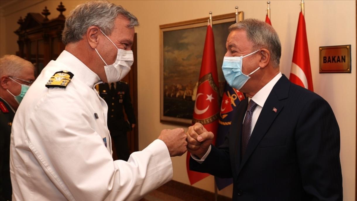 Hulusi Akar NATO Hərbi Komitəsinin rəhbəri ilə görüşüb