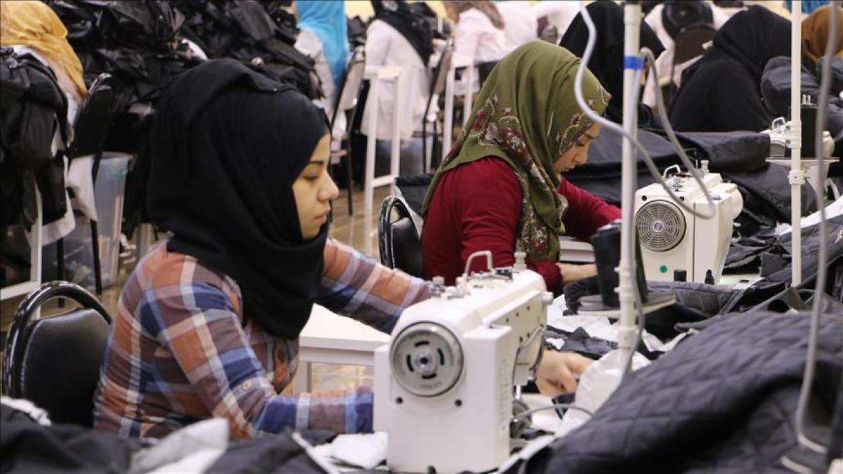 Turquie : Les femmes turques et syriennes au sein d'un même atelier de textile