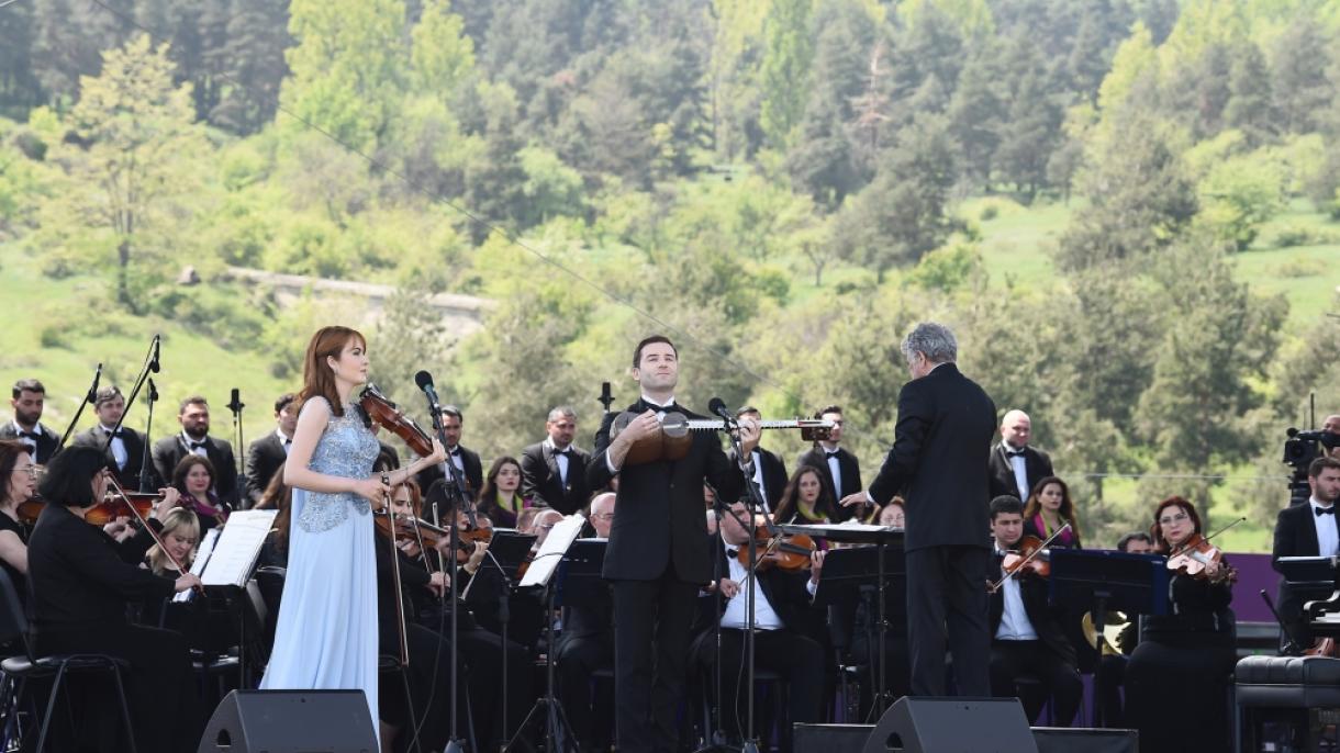 Şuşanın Cıdır düzündə “Xarıbülbül” musiqi festivalı qala-konsertlə başa çatıb