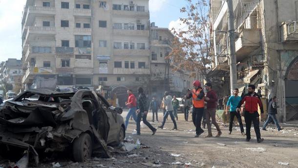 Aszad erői Idlibet bombázták