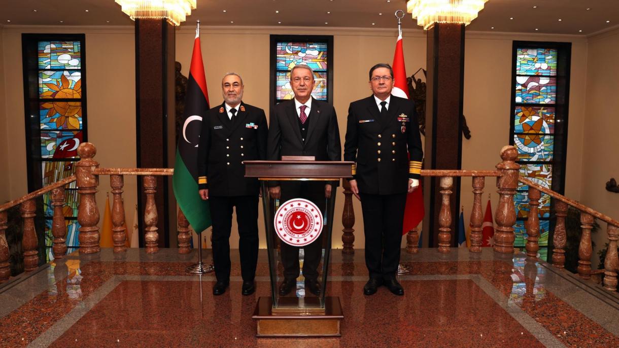 Türkiýäniň Goranmak ministri Liwiýanyň Harby-deňiz güýçleriniň serkerdesini kabul etdi
