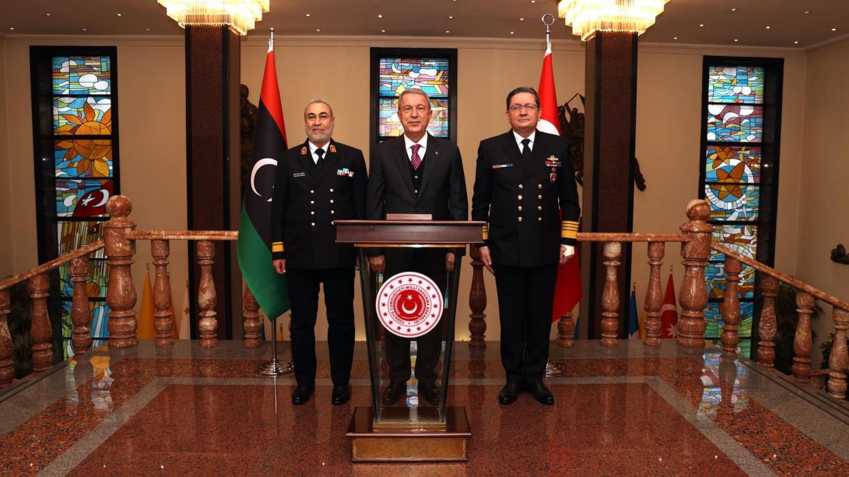 دیدار وزیر دفاع ملی ترکیه با فرمانده نیروی دریایی لیبی
