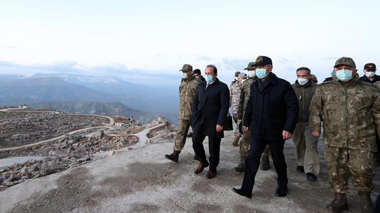 وزیر دفاع ملی ترکیه و فرماندهان نیروهای مسلح از کوه نماز در شرناق بازدید کردند