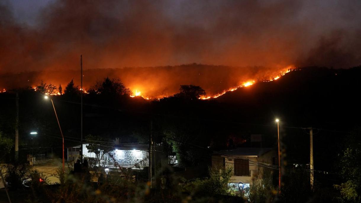 En Argentina el incendio forestal se extendió a zonas residenciales