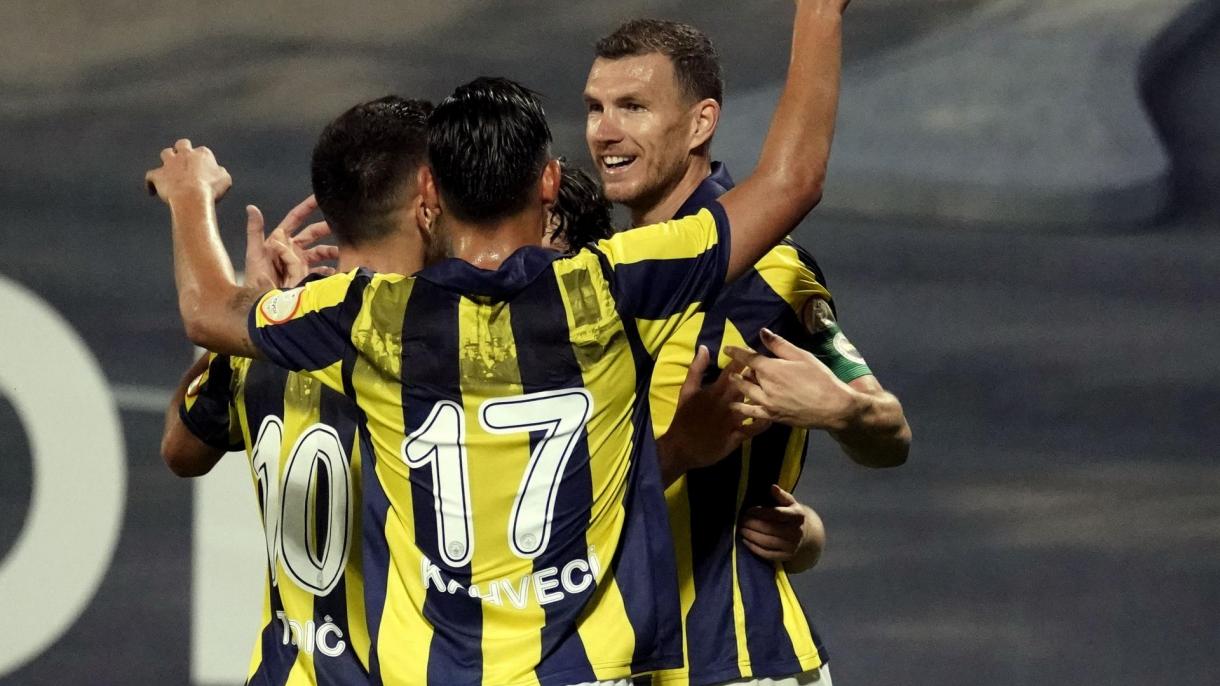 A Fenerbahçe megőrizte helyét az élen