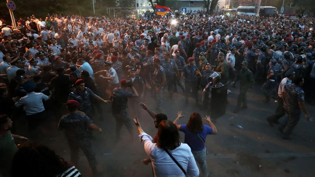 درگیری پلیس و معترضان ضد دولتی در ایروان