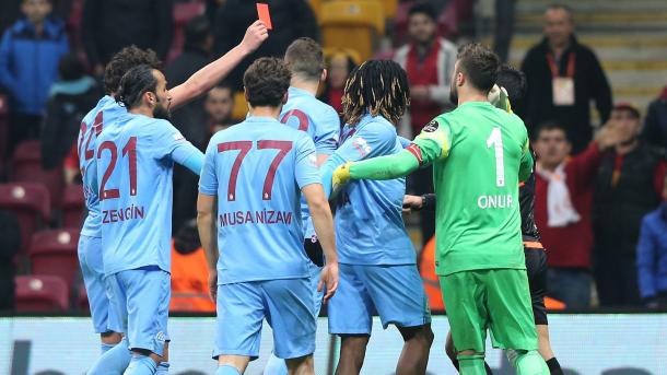 Trabzonspor ndëshkohet me 4 ndeshje me dyer të mbyllura