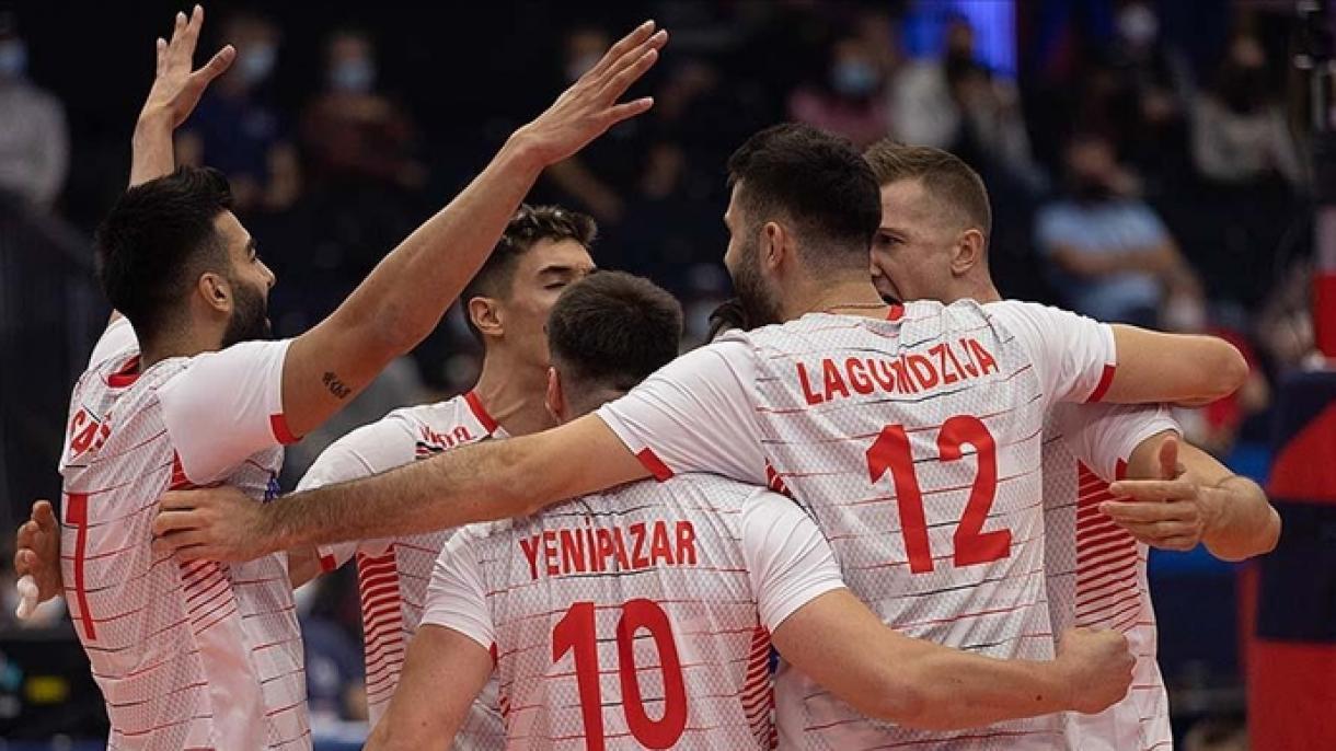 Турската машка одбојкарска репрезентација ја победи Шпанија со 3:1 во сетови