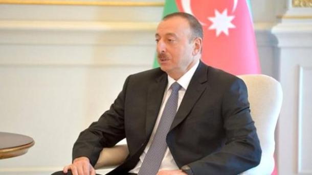 Aliyev tikşerü yasağan