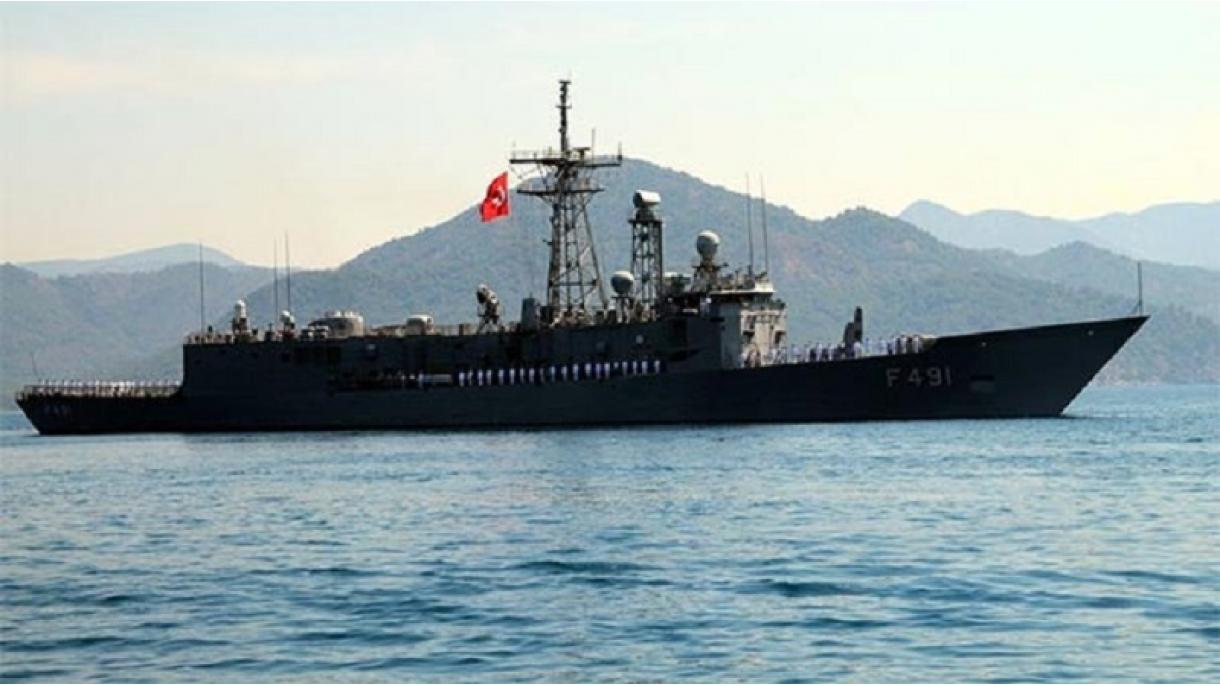 کمک ناو جنگی ترکیه به یک کشتی تجاری یونانی در خلیج عدن