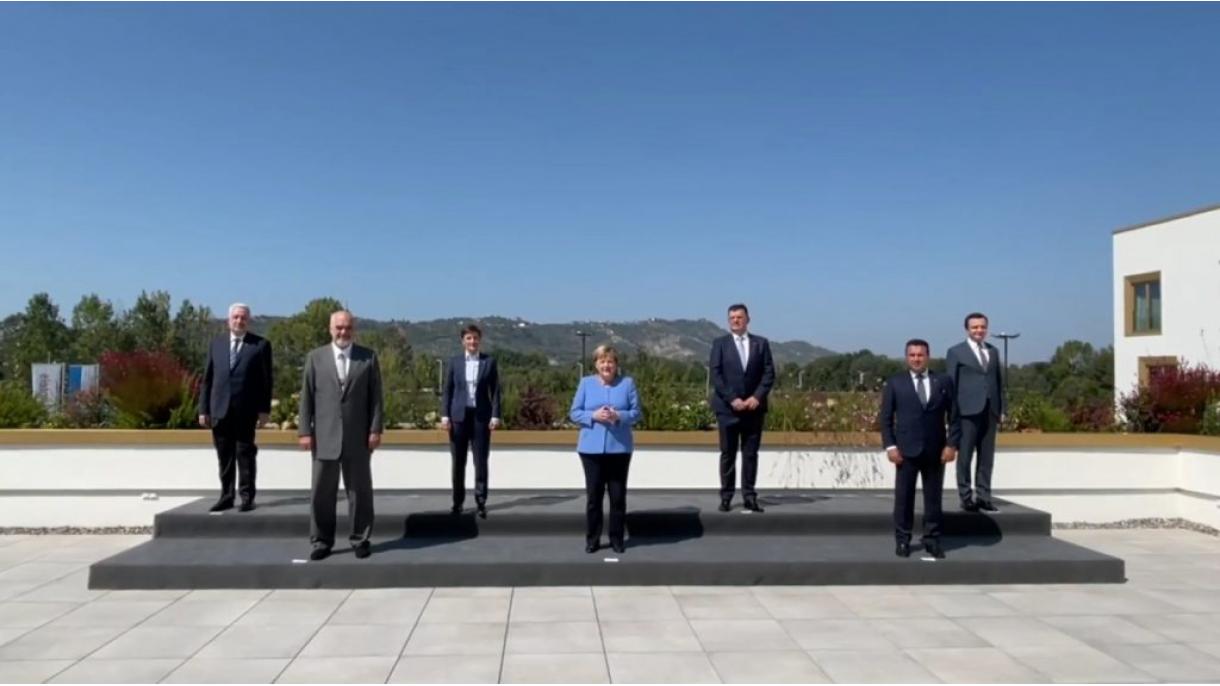 Angela Merkel_Batı Balkanlar ülkelerin liderleriyle_Tiran.jpg