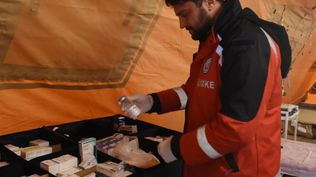 Turk sahra hastanesi ukrayna siniri1.jpg