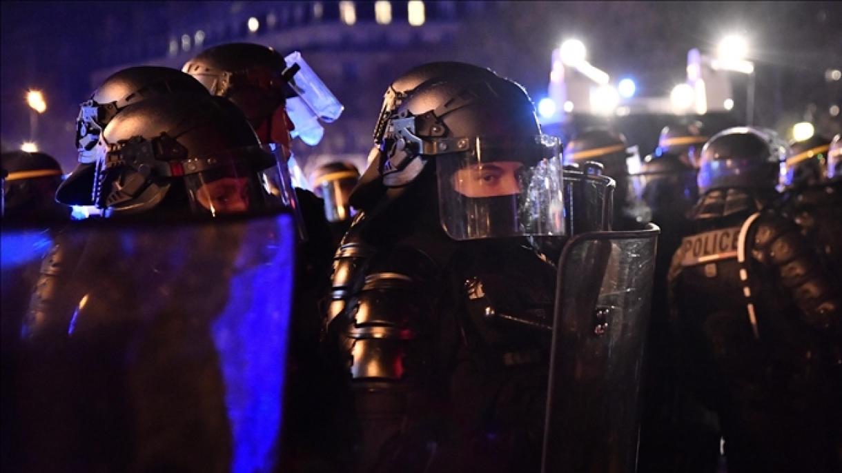France : 4 policiers impliqués dans un passage à tabac à Paris, placés en garde à vue