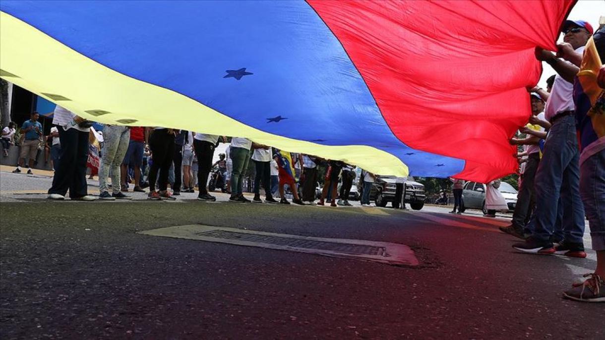Maduro organiza desfile militar e Guaidó pede manifestação nacional em 5 de julho
