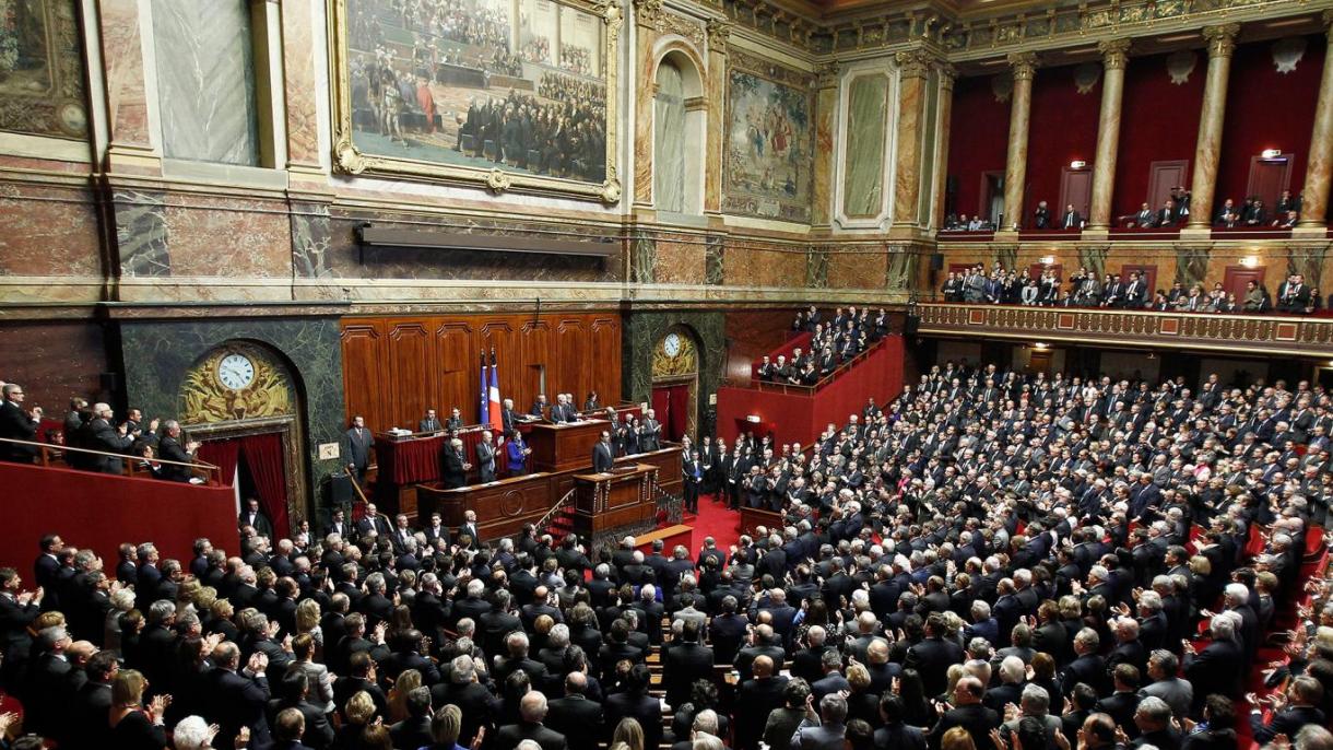 Францияда террор менен күрөшүү боюнча мыйзам долбоору кабыл алынды