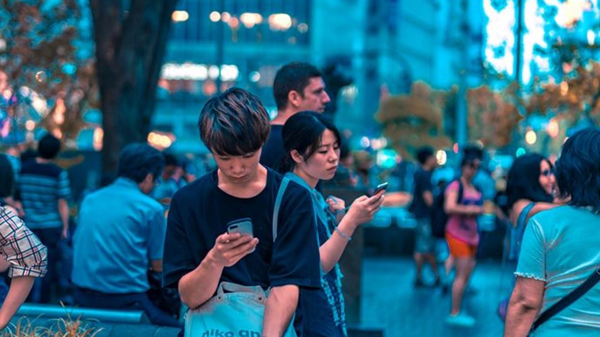 Yaponiyӓneň Yamato qalasında yörgӓndӓ telefon qullanu tıyılğan