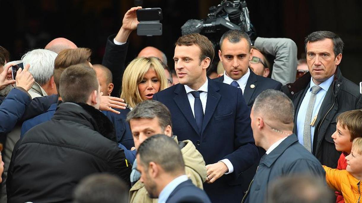 Fransada Emmanuel Macron qalib gəldi