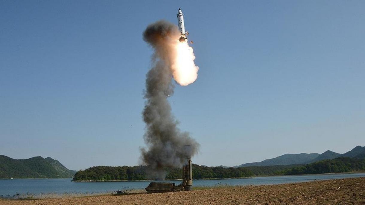Şimali Koreya Yapon dənizinə doğru ballistik raket atıb
