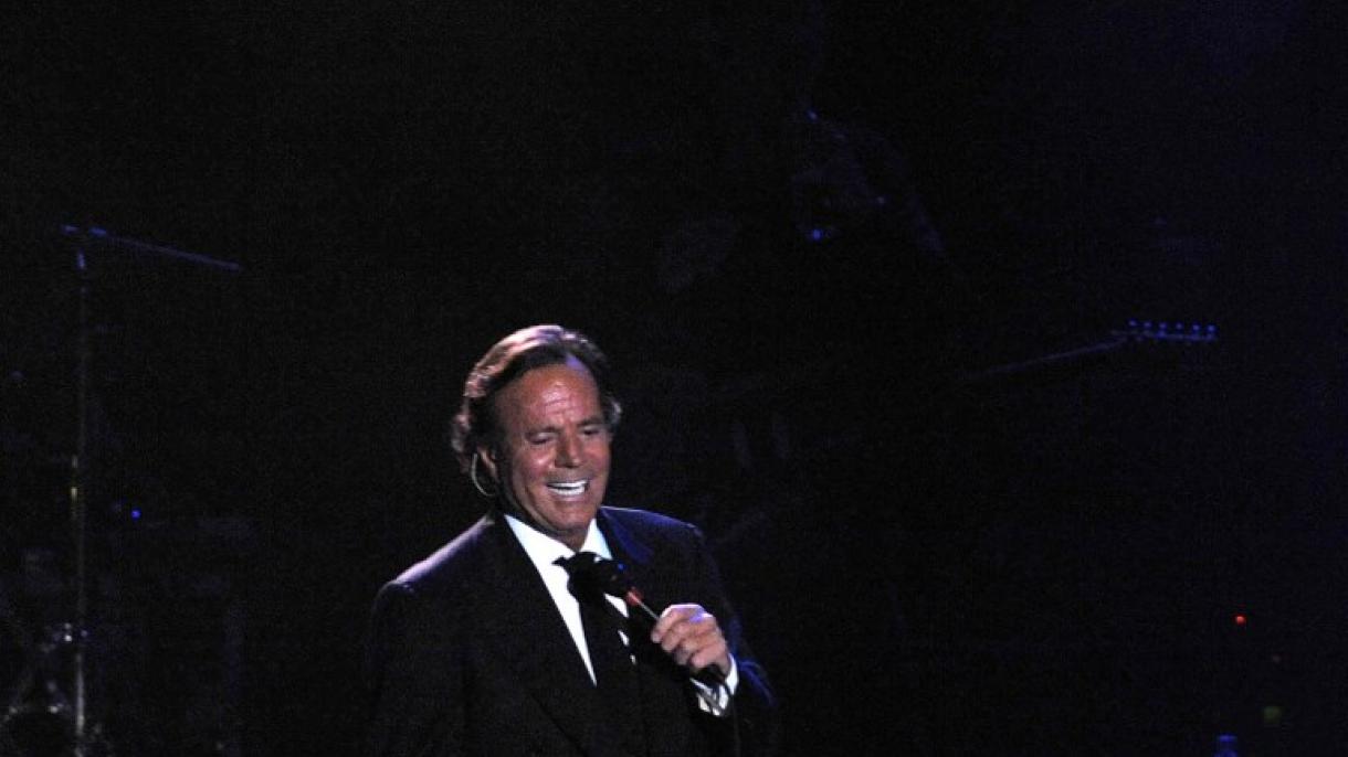 Julio Iglesias pide 50.000 euros para reinterpretar la canción turca “Kadınım”
