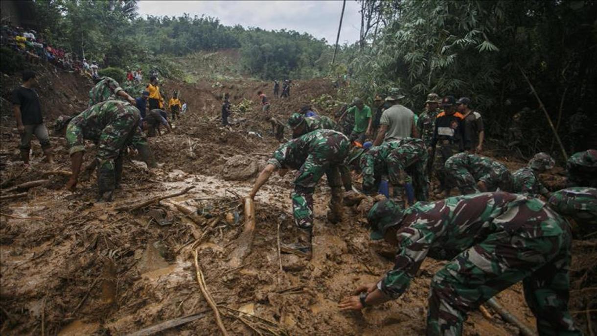 انڈونیشیا، شدید بارشوں کے بعد لینڈ سلائیڈنگ کے نتیجے میں ہلاکتوں کی تعداد 36 ہو گئی
