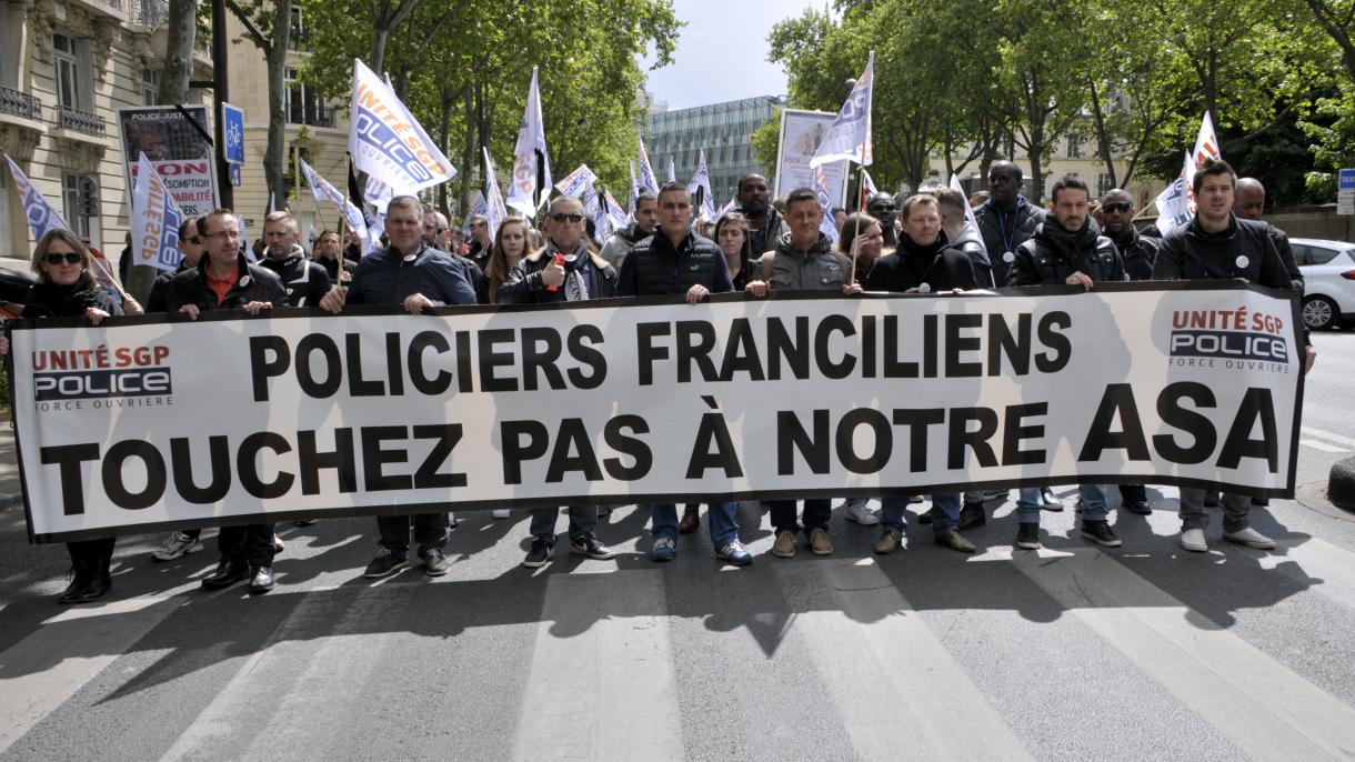 Γαλλία :  Χιλιάδες  αστυνομικοί διαδηλώνουν στους δρόμους του Παρισιού