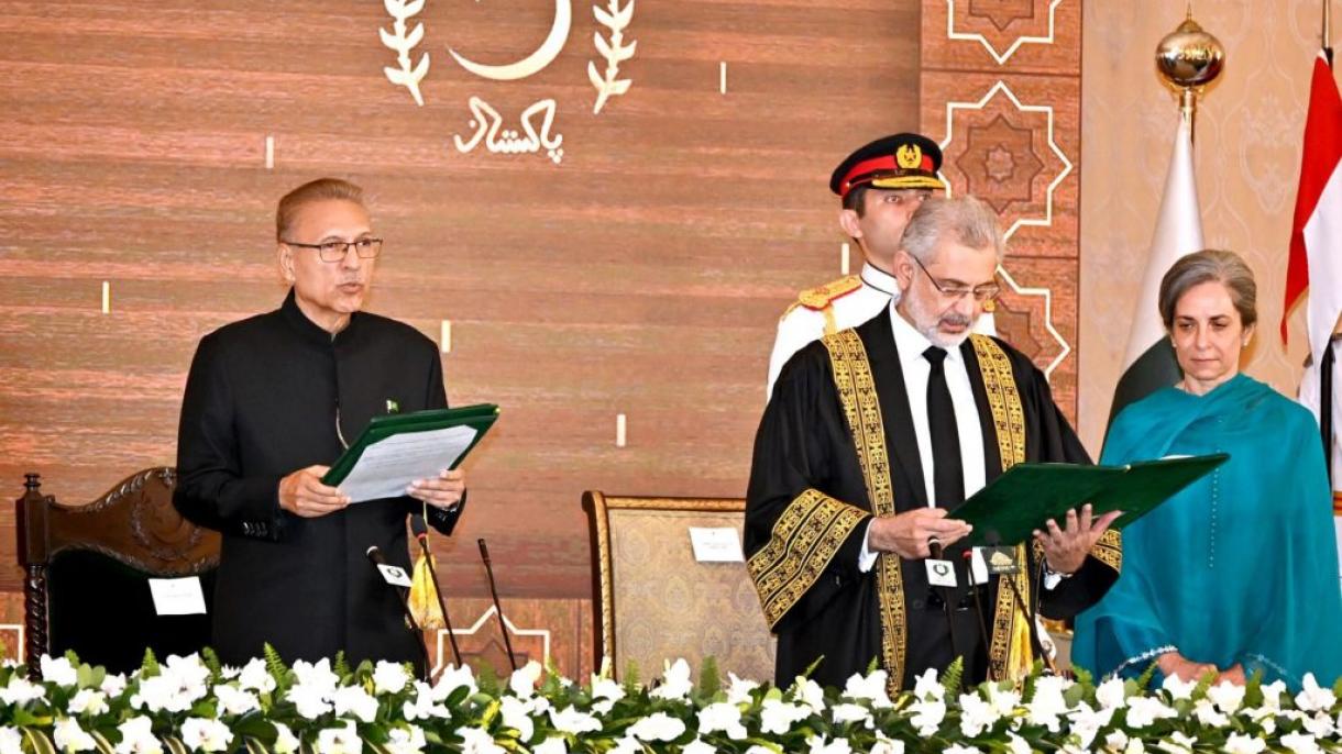 جسٹس قاضی فائز عیسٰی نے چیف جسٹس آف پاکستان کے عہدے کا حلف اٹھالیا