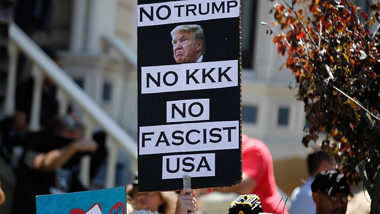 ShBA - Mijëra persona protestojnë kundër "Ku Klux Klan" dhe Presidentit Trump