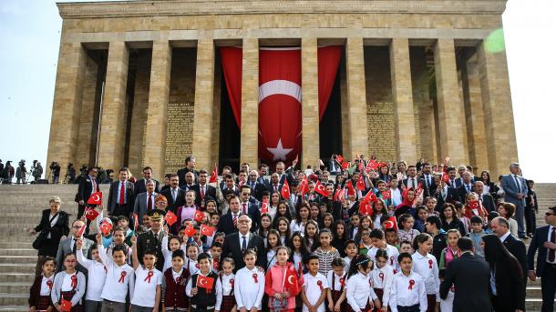 Türkiyə 23 Aprel Milli Suverenlik və Uşaq Bayramını qeyd edir