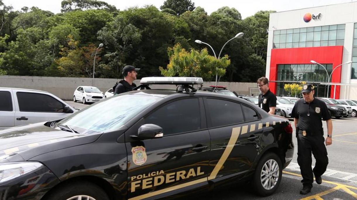 Brasil: 50 polícias detidos, acusados de colaborarem com um grupo criminoso
