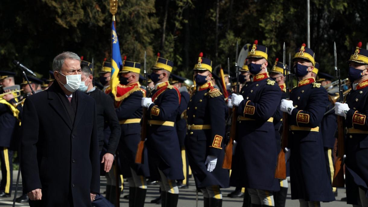 Millî Savunma Bakanı Hulusi Akar Romanya.jpg